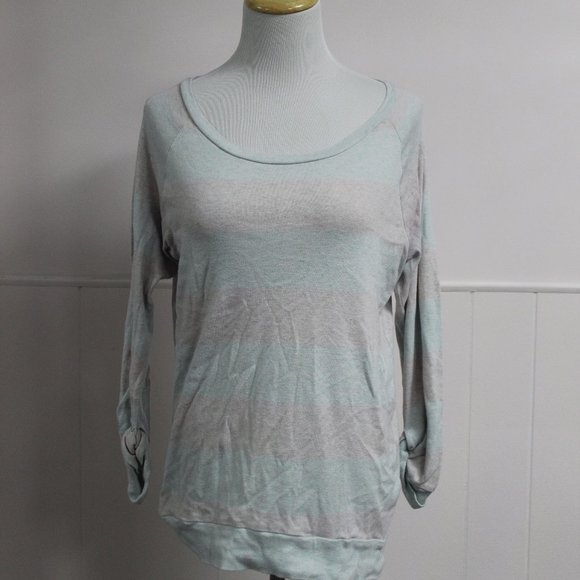 🎀 3/$30 Aritzia - TNA Striped Top - Picture 2 of 4